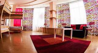 Гостиница Лайк Хостел Омск Омск Спальное место на двухъярусной кровати в общем номере для мужчин-4