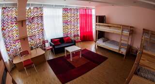 Гостиница Лайк Хостел Омск Омск Спальное место на двухъярусной кровати в общем номере для мужчин-3