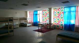 Гостиница Лайк Хостел Омск Омск Спальное место на двухъярусной кровати в общем номере для мужчин и женщин-1
