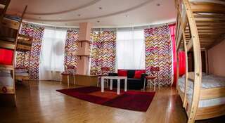 Гостиница Лайк Хостел Омск Омск Спальное место на двухъярусной кровати в общем номере для мужчин-2